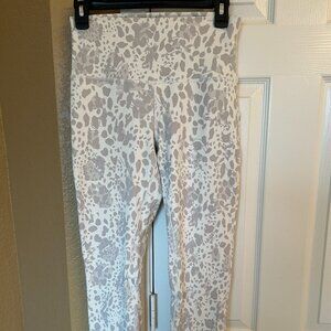 Lululemon Leggings - Grey and White Pattern - Size 8 (No Size Tags but Measures)